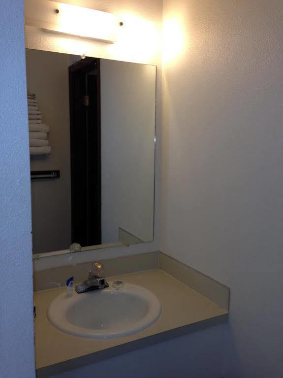 Americas Best Value Inn Laramie Buitenkant foto