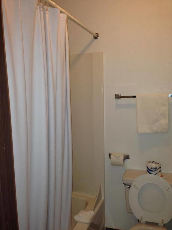 Americas Best Value Inn Laramie Buitenkant foto