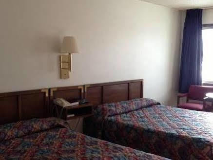 Americas Best Value Inn Laramie Buitenkant foto